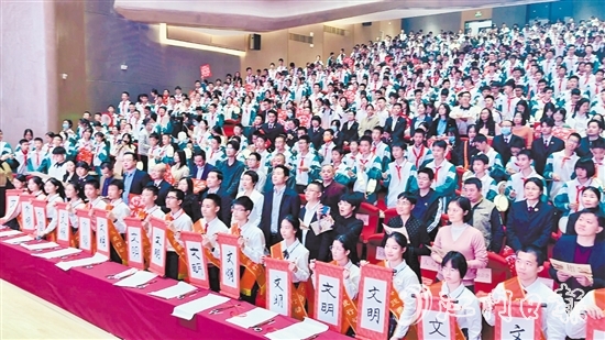 藝術(shù)黨課讓與會(huì)人員沉浸式感受僑鄉(xiāng)傳統(tǒng)文化的魅力。