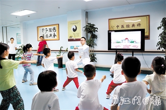 “小小中醫(yī)師”活動(dòng)吸引不少小朋友參與。