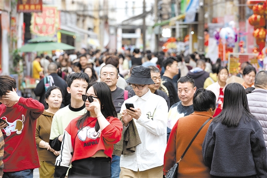 長堤歷史文化街區(qū)游人如織。