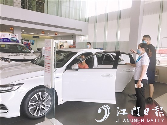 今年5月、6月，在雙重補貼的推動下，出門買車的消費者明顯增多。