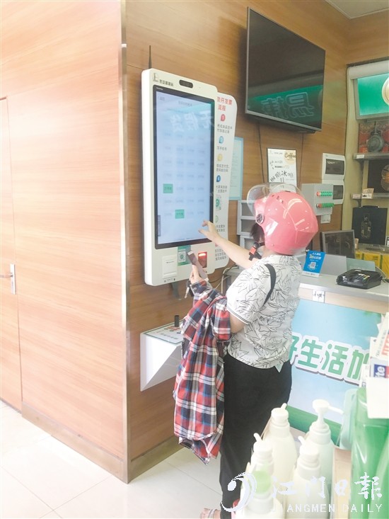 大部分車主都是等加完油后，前往辦公區(qū)域進(jìn)行手機(jī)支付。