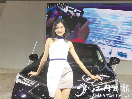 香車(chē)美女成為車(chē)展標(biāo)配。