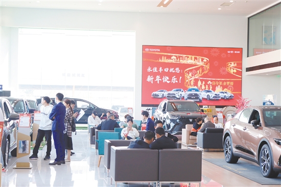今年1月，買車過年大軍讓4S店熱鬧起來。